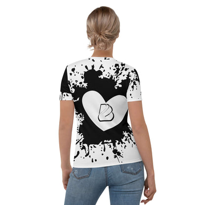 Rückansicht des Damen-T-Shirt N°7, schwarz-weißes Design, zeigt Herzmuster. Super bequem, dehnbarer Baumwoll-Polyester-Jersey.