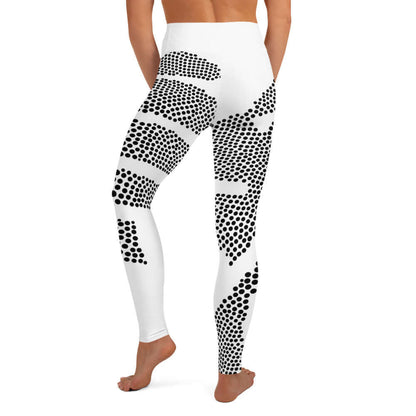 Yoga-Leggings N°45 with black dot pattern, super soft, stretchy, comfortable, four-way stretch, high-waisted, white base color.