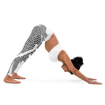 Woman practicing yoga in stylish Yoga-Leggings N°45, showcasing flexibility and comfort in downward dog pose.
