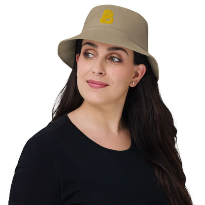 Woman wearing Old School-Fischerhut N°2 in beige, vintage-style bucket hat for fishing and hiking, showcasing timeless functionality and comfort.
