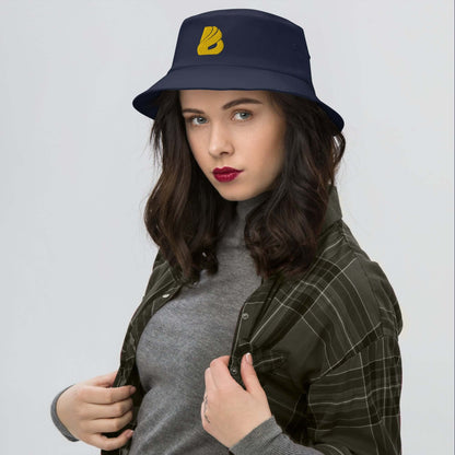 Young woman wearing Old School-Fischerhut N°2 in navy, embodying vintage style; ideal for outdoor activities or nostalgic fashion.