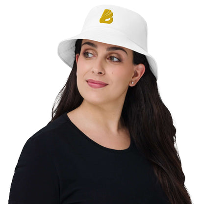 Woman wearing Old School-Fischerhut N°2, vintage-style white bucket hat with gold logo, ideal for outdoor activities and retro fashion.