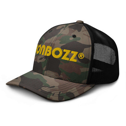 Trucker-Hat im Camouflage-Look N°1 with yellow logo, cotton front, mesh back, ideal for outdoor activities like fishing, camping, and hiking.
