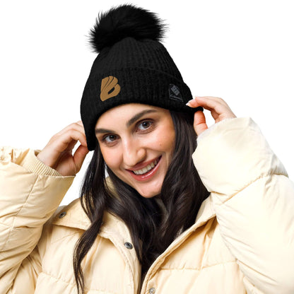 Woman wearing Columbia Bommelmütze with fluffy pom pom and cozy fleece lining, perfect for winter style and warmth.
