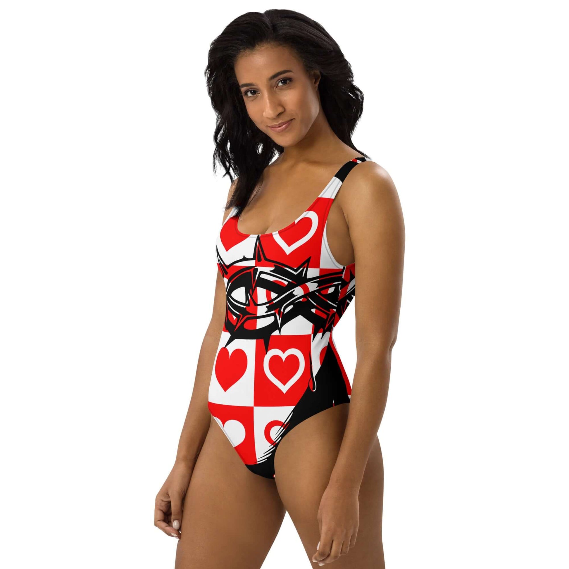Einteiliger Badeanzug mit herzlichem Design in Rot und Schwarz, ideal für Meer und Pool.