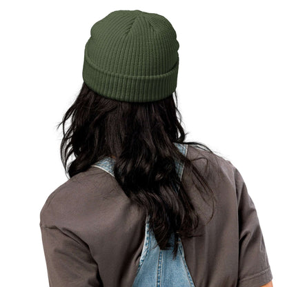 Person wearing green Fischermütze N°0 beanie, showcasing trendy fisherman style with warm ribbed acrylic knit for cold weather.