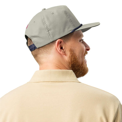 Man wearing a stylish snapback Golfcap in beige, perfect for adding classic style to any outfit.