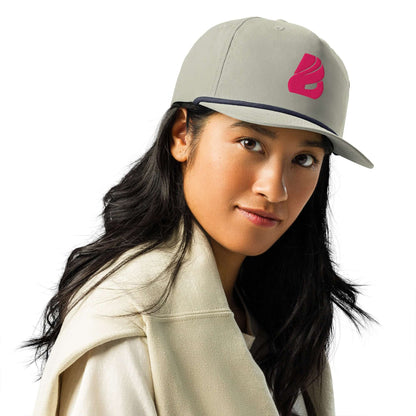 Woman wearing a stylish Golfcap with structured fit and adjustable snapback, ideal for a classic touch to any outfit.