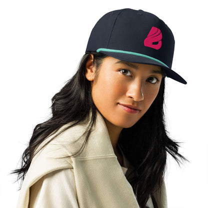 Golfcap in navy with pink logo, structured fit, with snapback closure, perfect for outings, worn by model, adds classic style to outfits.