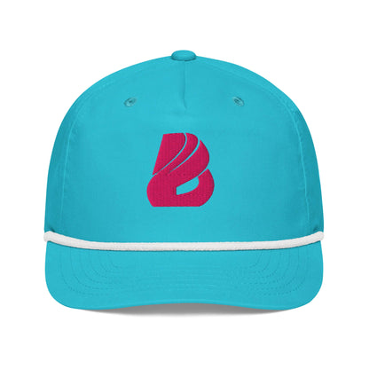 Golfcap in teal with structured fit, adjustable snapback, and contrast trim, offering classic style and comfort for outings.
