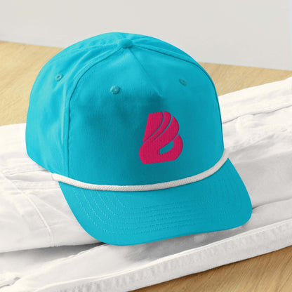 Turquoise Golfcap with pink logo and contrast band, featuring a structured fit and adjustable snapback, perfect for outings.