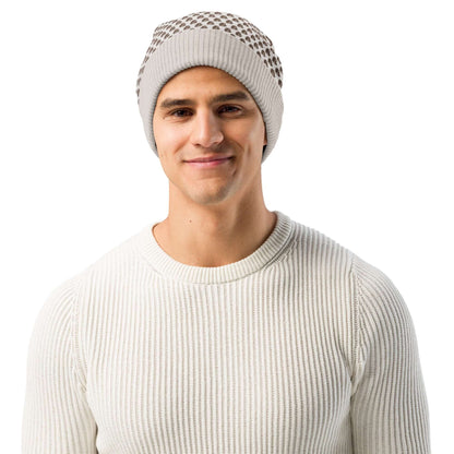 Man wearing a soft knitted Gestrickte Mütze, ideal for everyday use and cooler days