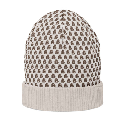 Gestrickte Mütze, weiche und leichte Alltagsmütze, beige mit braunem Muster, ideal für kühle Tage.