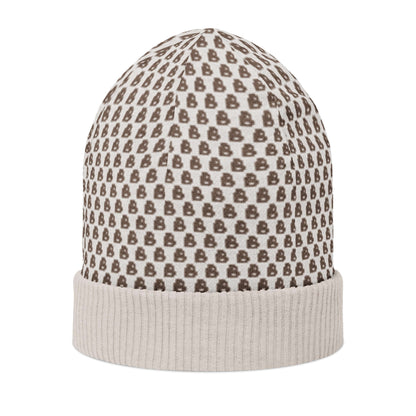 Gestrickte Mütze in braunen und beigen Tönen, leicht und weich, ideal für kühle Tage, aus 55% Baumwolle und 45% Polyester.