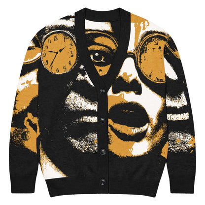 Stylish Gestrickter Cardigan with jacquard pattern, featuring face and clock design, perfect for layered looks and seasonal fashion.