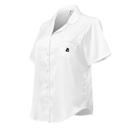 Kurzärmeliges Pyjama-Oberteil für Damen aus weißem Satin, ideal als Nachtwäsche oder Loungewear, mit entspannter Passform.