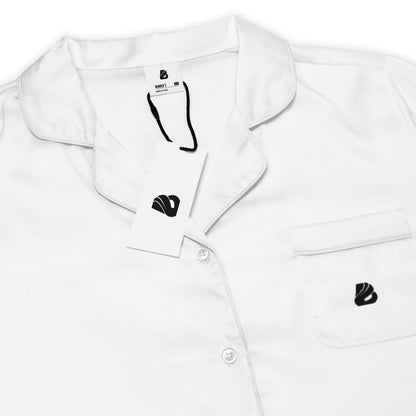 Kurzärmeliges Pyjama-Oberteil für Damen in weißem Satin mit Etikett