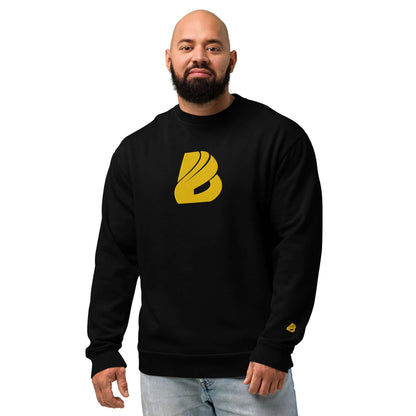 Man wearing Urbaner Pullover in black with yellow logo, featuring oversized fit and durable fleece material, perfect for streetwear style.