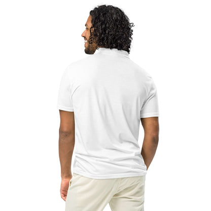 Back view of a model wearing a white Schmal geschnittenes Herren-Polo-Shirt N°0 showcasing the slim fit and classic design.