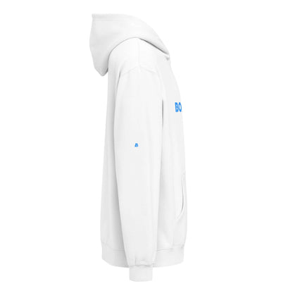Boxy-Hoodie für Herren aus weichem Fleece, seitliche Ansicht in Weiß, mit tief angesetzten Schultern und überlappendem Halsausschnitt.