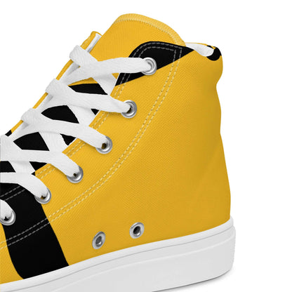 Close-up of yellow High-Top Leinenschuhe für Herren N°8 with white laces and breathable lining, showcasing stylish design.