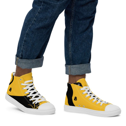 High-Top Leinenschuhe für Herren N°8, gelbe Sneakers mit weißer Zehenkappe und Schnürsenkeln, getragen mit Jeans