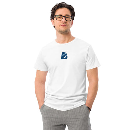 Model wears Herren-T-Shirt aus Premium-Baumwolle N°3, showcasing luxury white cotton with classic fit, ideal for stylish outfits.