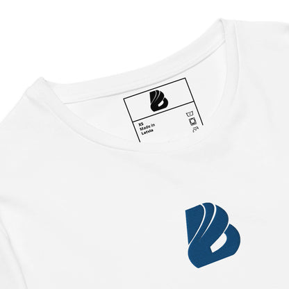 Close-up of Herren-T-Shirt aus Premium-Baumwolle N°3 in white with a blue logo on the chest.