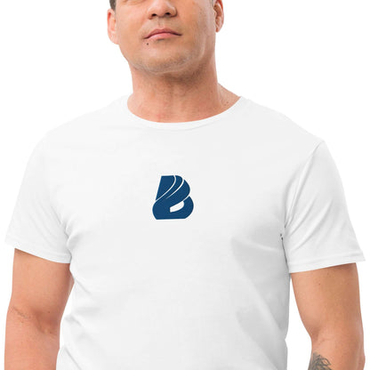 Mann trägt Herren-T-Shirt aus Premium-Baumwolle N°3 in Weiß mit Logo, 100% Baumwolle, klassische Passform, luxuriöses Design.