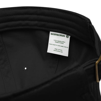 Inside label of Bio-Dad Hat N°1 made from 100% organic cotton, showcasing sustainability.