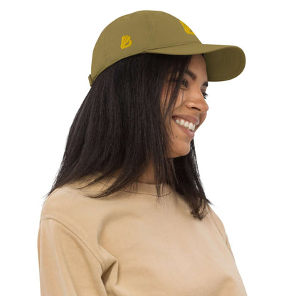 Woman wearing Bio-Dad Hat N°1 made from 100% organic cotton