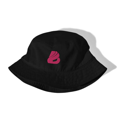Fischerhut aus Bio-Baumwoll-Twill N°0, schwarzer Hut mit pinkem Logo, nachhaltige Mode aus atmungsaktivem Material, umweltfreundlich.