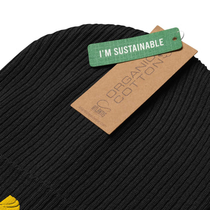 Gerippte Bio-Beanie aus 100 % Bio-Baumwolle mit "I'm Sustainable" Etikett, antiallergisch und umweltfreundlich, Detailansicht.