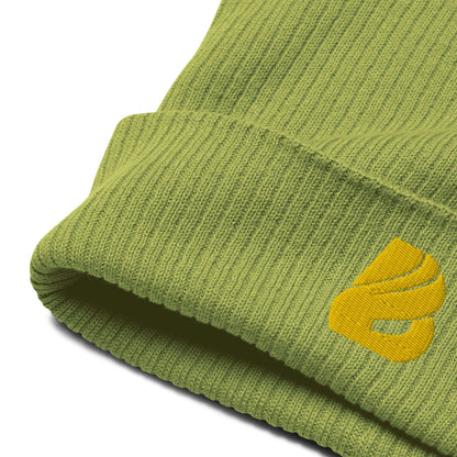Gerippte Bio-Beanie N°1 aus 100% Bio-Baumwolle, grün, mit Rippbündchen und gelben Logo, atmungsaktiv und antiallergisch.