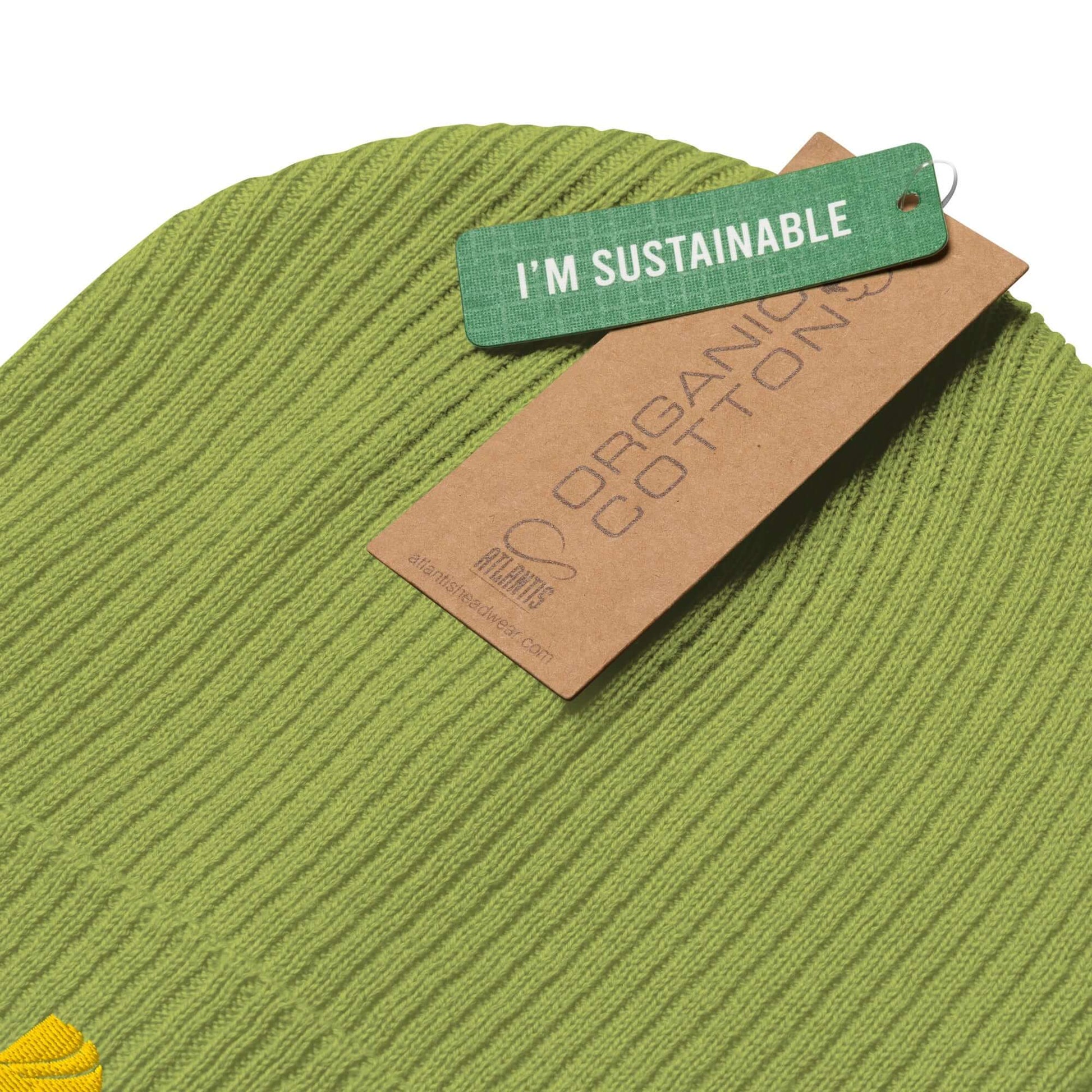 Gerippte Bio-Beanie aus 100% Bio-Baumwolle, nachhaltig etikettiert, grüne Mütze mit Etikett "I'm Sustainable" und "Organic Cotton"
