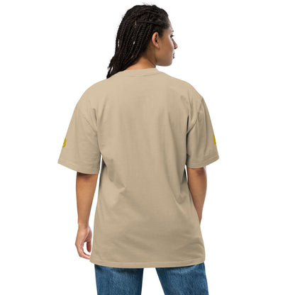 Person wearing Oversized T-Shirt mit verwaschenem Look N°0 viewed from the back, showcasing loose fit ideal for layering.