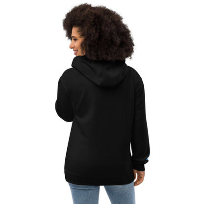 Person wearing Hochwertiger Öko Kapuzenpullover N°12 with comfortable fit and double-layer hood, made from organic and recycled materials.