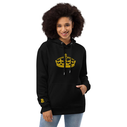 Hochwertiger Öko Kapuzenpullover N°11 in Schwarz mit goldener Krone, aus Bio- und recycelten Materialien, perfekte Streetwear-Mode