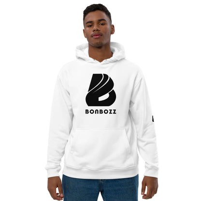 Mann trägt hochwertigen Öko Kapuzenpullover N°13 aus Bio-Baumwolle mit recyceltem Polyester, klassisches Streetwear-Design, weiße Farbe.