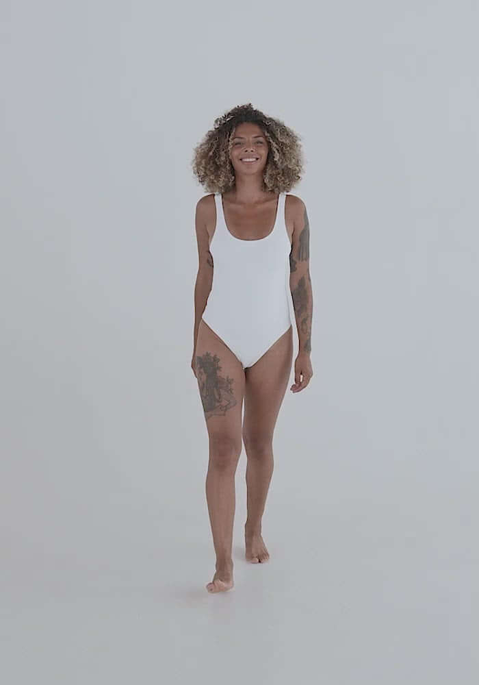 Model wearing Einteiliger Badeanzug N°0 in white showcasing a flattering fit and sleek design.