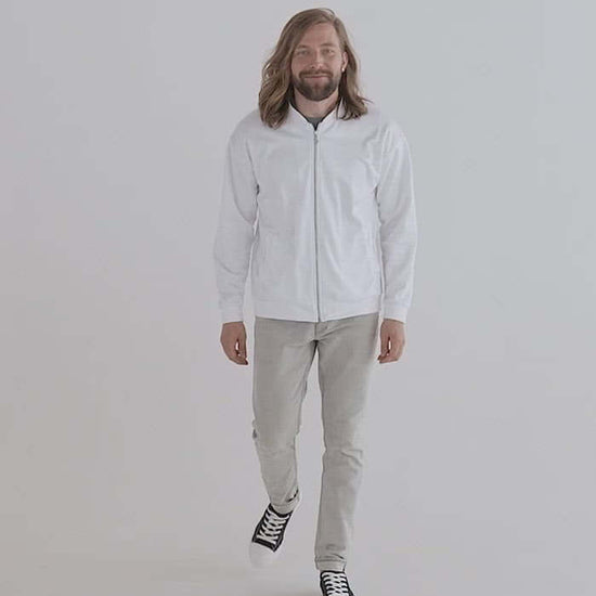 Model wearing white Unisex Bomberjacke N°2, showcasing versatile fashion and comfort with fleece inside and unisex fit.