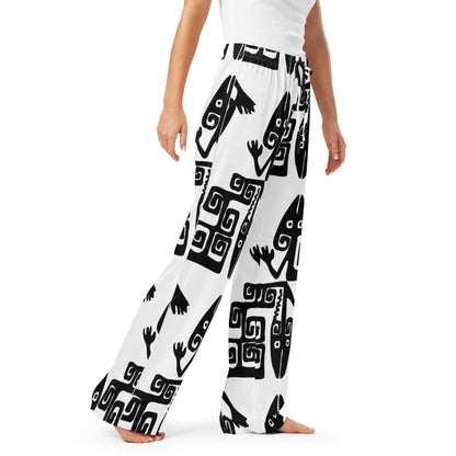 Pyjama-Hose für Damen aus 100% Polyester mit dekorativer Paspel, entspannter Passform und einzigartigem schwarz-weißem Print.