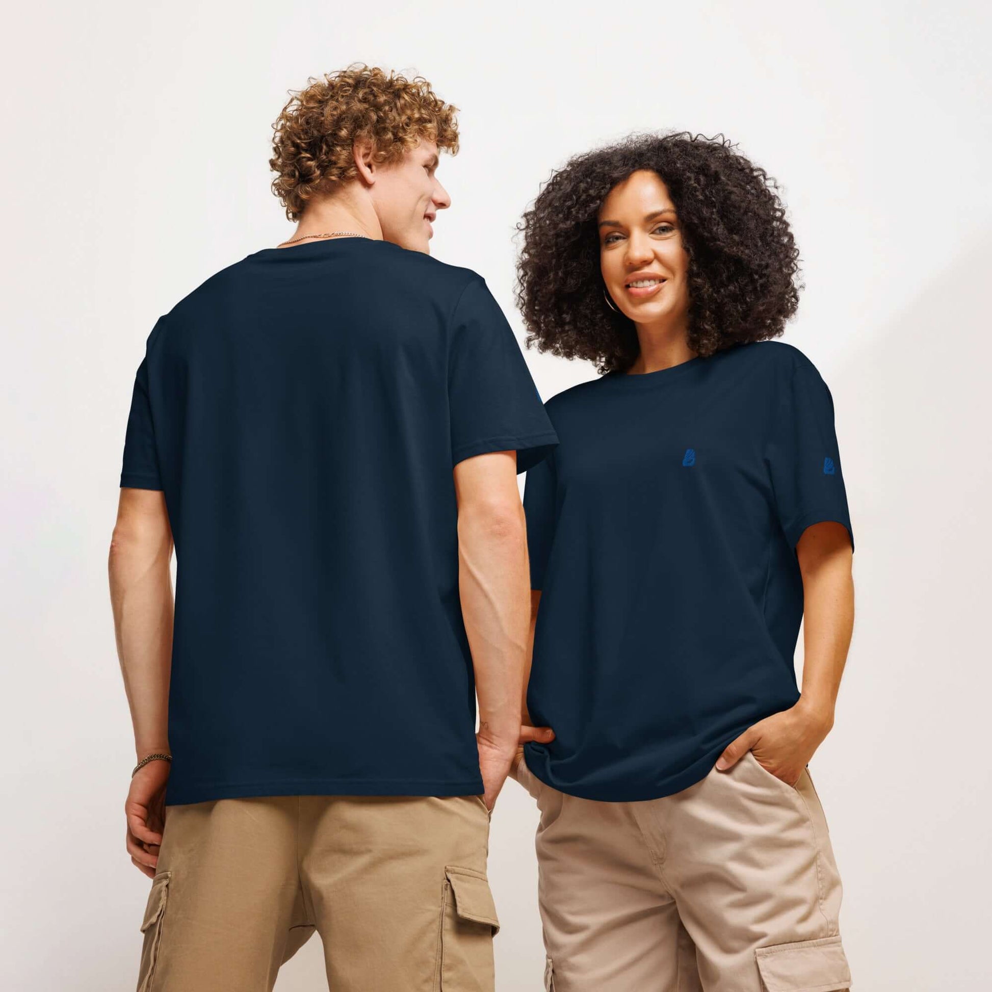 Unisex Bio-T-Shirt in navy worn by two models, showcasing a stylish and comfortable fit.