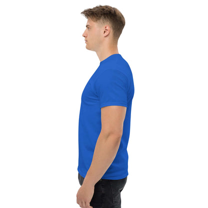Side view of man wearing blue Klassisches Unisex T-Shirt N°0, 100% cotton, perfect for layered streetwear outfits.