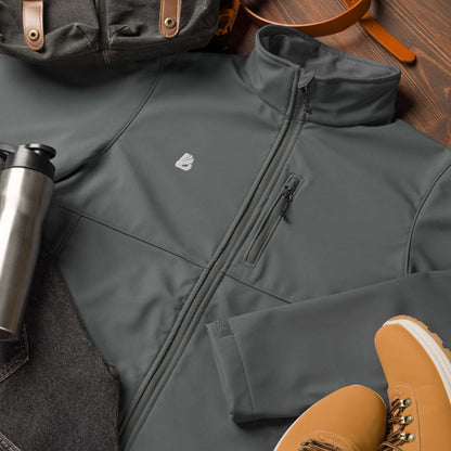 Weiche Columbia Softshell-Jacke N°1 in dark gray displayed with outdoor gear, highlighting wind and water resistance, and convenient pockets.
