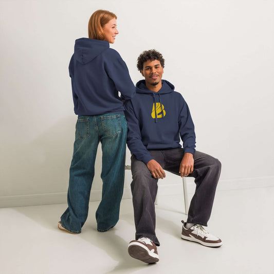 Zwei Personen in textilgefärbter Unisex-Hoodie, weicher Baumwollmischung, entspannte Passform, eingewaschene Farben, lässiger Look