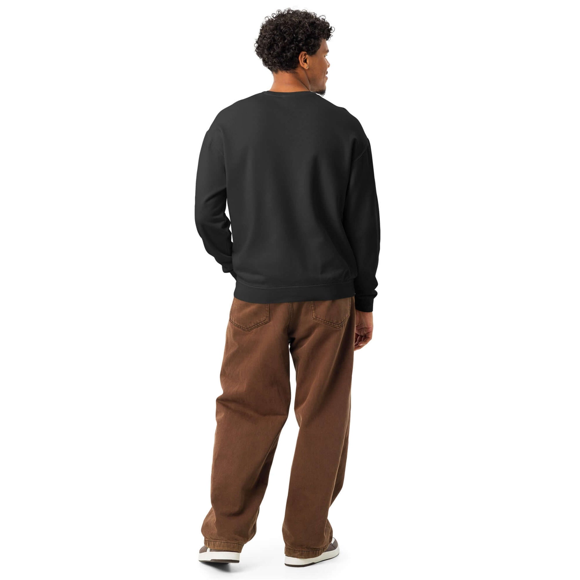 Person trägt Leichter textilgefärbter Unisex-Fleece-Pullover mit Rundhalsausschnitt in Schwarz, Rückansicht