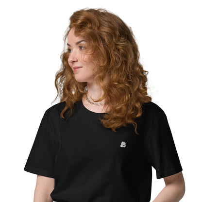 Person wearing black Unisex-Bio-Baumwoll-T-Shirt N°2, made of 100% organic ring-spun cotton, featuring a comfortable fit and eco-friendly design.