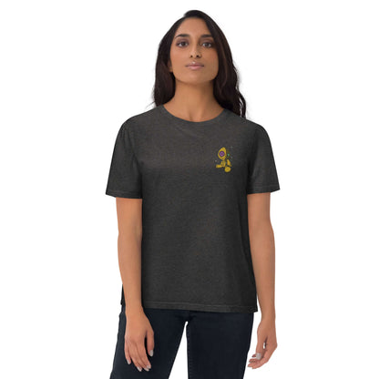 Model wearing Unisex-Bio-Baumwoll-T-Shirt N°1 made from organic cotton, showcasing sustainable fashion with a medium fit and round neckline.