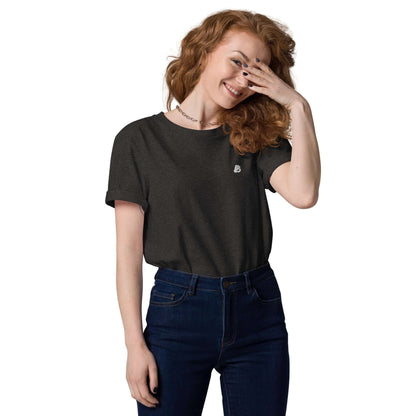 Person wearing Unisex-Bio-Baumwoll-T-Shirt N°2, made from 100% ring-spun organic cotton, featuring comfortable fit and eco-friendly design.